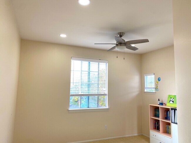 Building Photo - 3755 Torrey Vw Ct