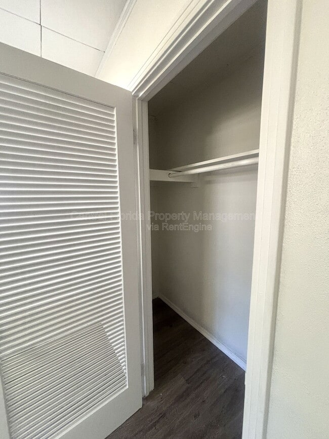 Building Photo - 842 Lake Ave