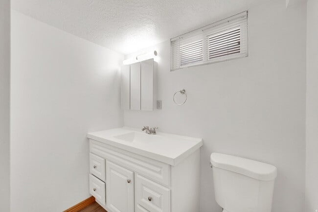 Building Photo - 9325 Quail Hollow Cir