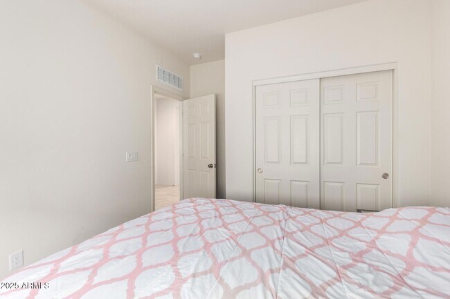 Building Photo - 10808 W Bloch Rd