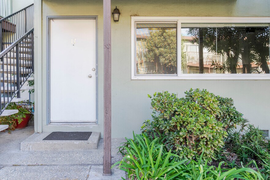 Building Photo - 1941 California St