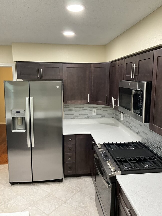 Building Photo - 129 Splitrock Ln