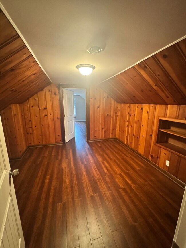 Building Photo - 4 bedroom 2.5 bath with large yard and in ground pool