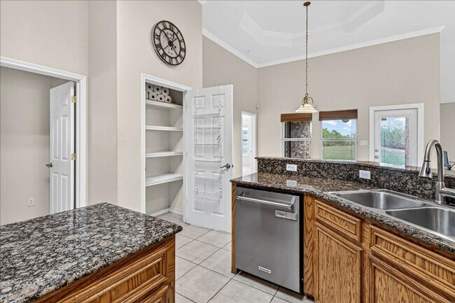 Building Photo - 6325 Oso Pkwy