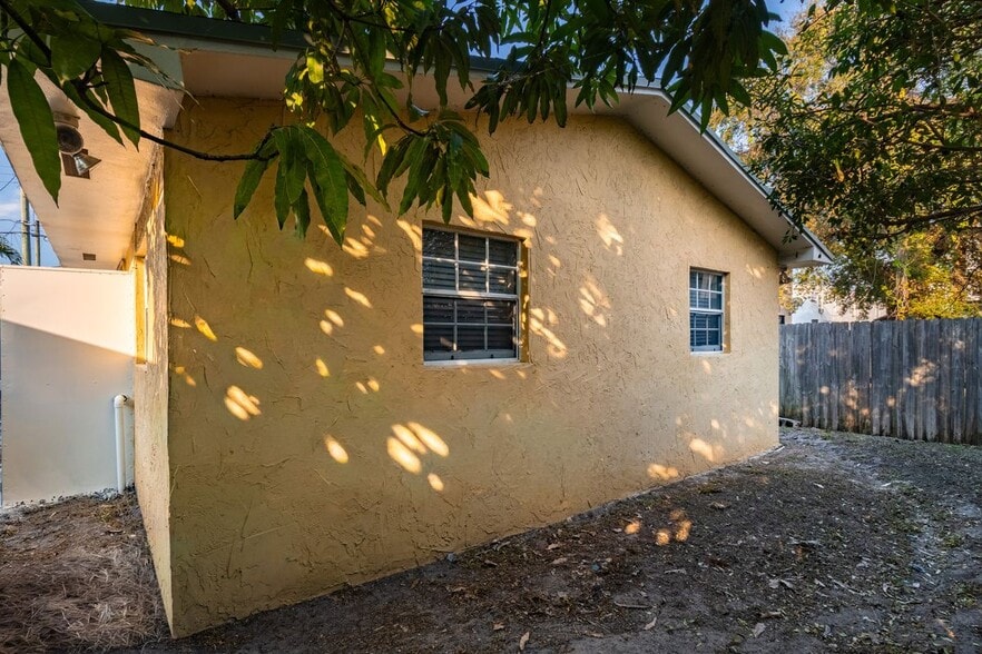 Building Photo - 1518 NW 65th St