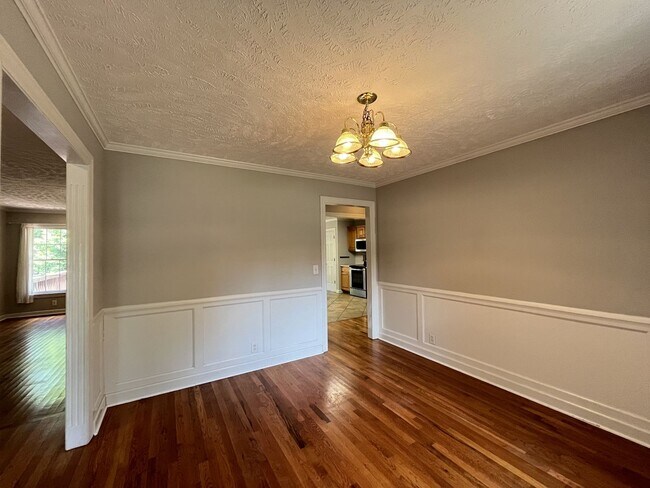 Building Photo - Super spacious 5 bedroom/3.5 bath home for rent in Murfreesboro!