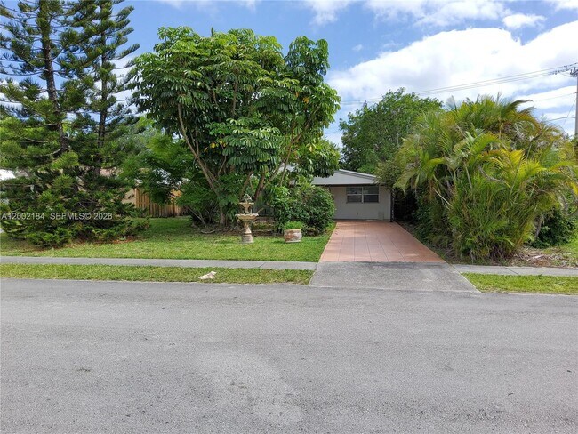 Building Photo - 1348 NE 176th St