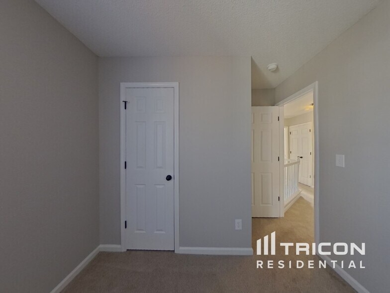 Building Photo - 9227 Darbyshire Pl