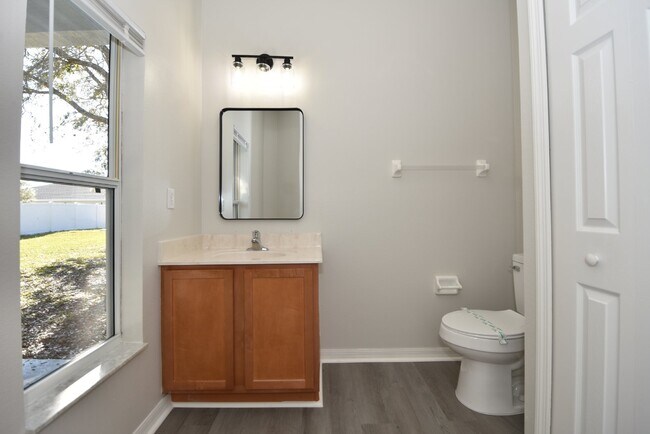 Building Photo - 4 bed, 2 bath located in Matanzas Woods su...