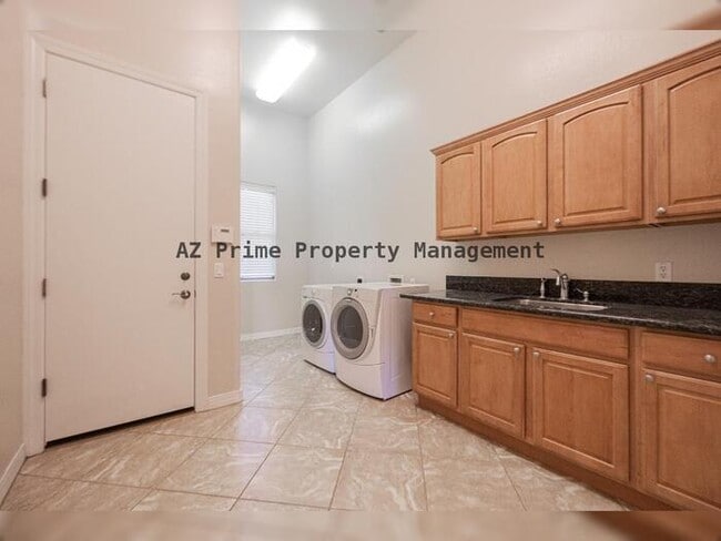 Building Photo - 2902 E Gary Way