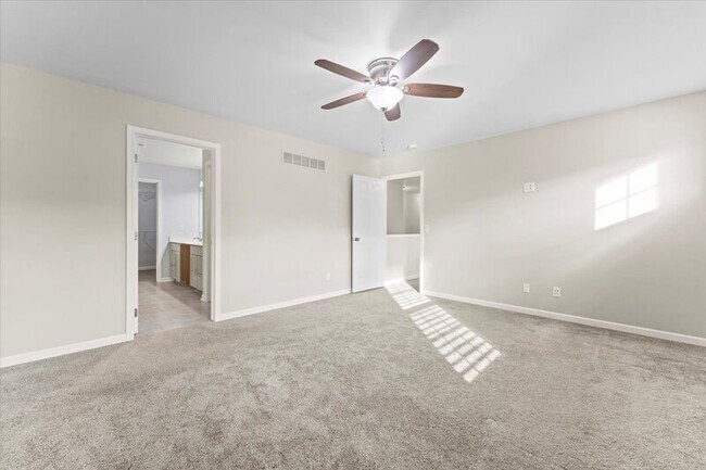 Building Photo - 928 Leafdale Dr