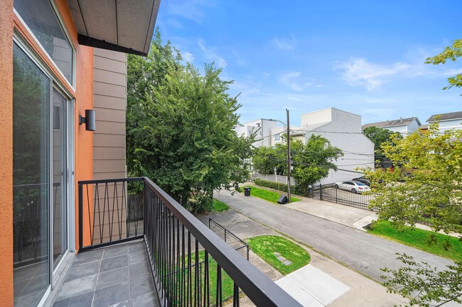 Building Photo - 1414 Rosewood St