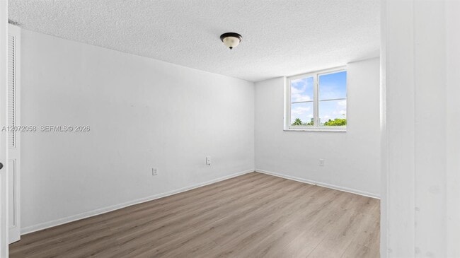 Building Photo - 1145 Normandy Dr