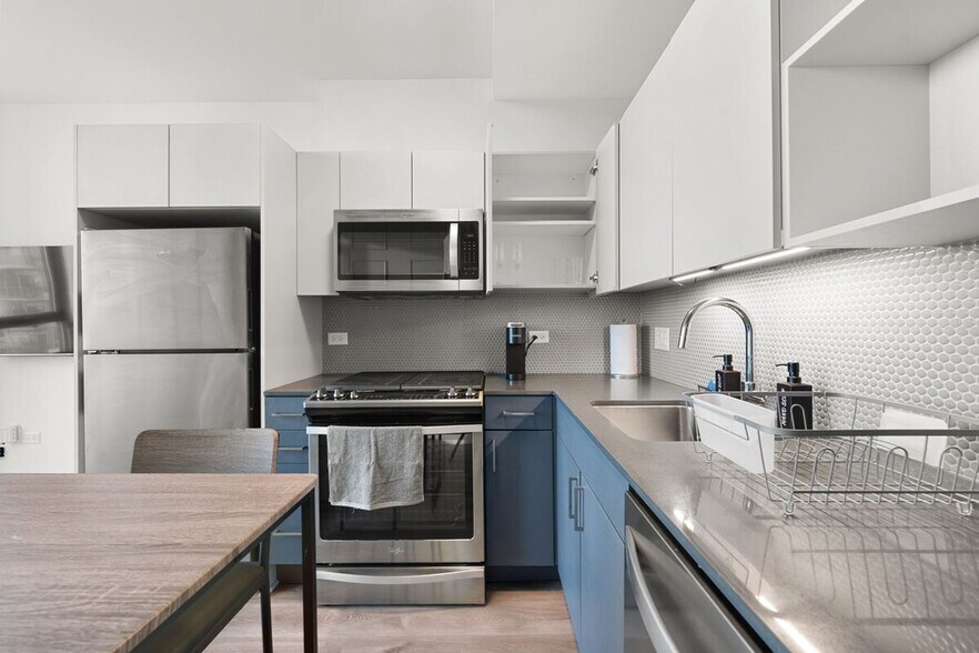 Building Photo - 720 S Wells St