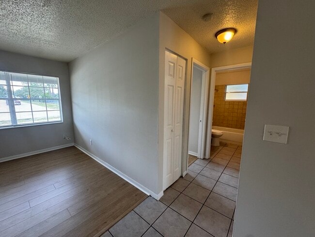 Building Photo - 3 Bedroom, 2 Bath Deltona Home Ready for I...