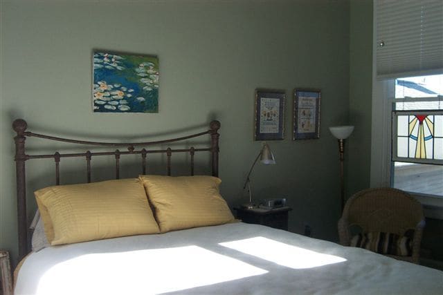 Bedroom - 5940 Laurel St