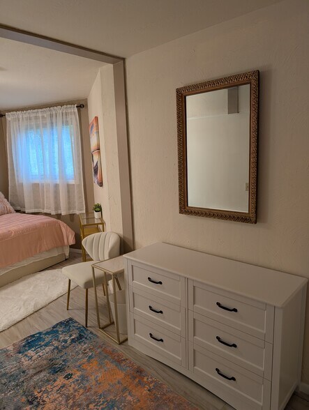 Room#2 - 12067 Gearhart Rd