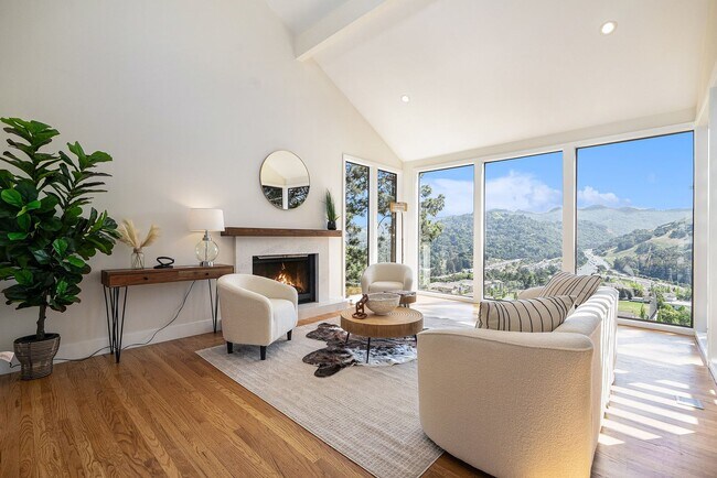 Building Photo - BREATHTAKING VIEWS!