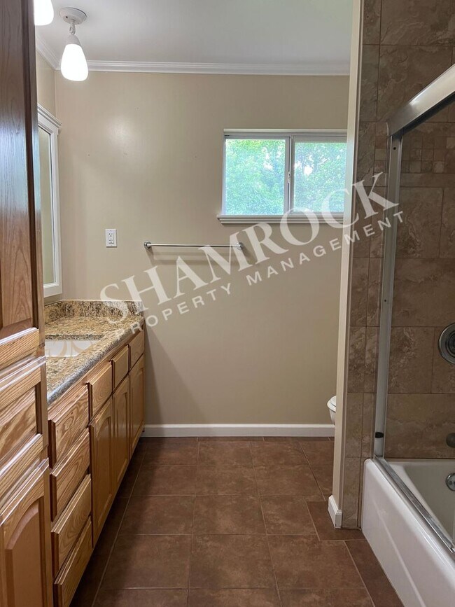 Building Photo - Woodway Home