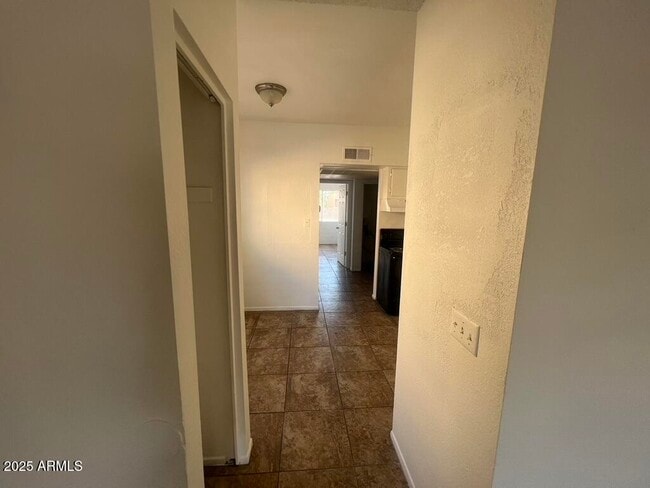 Building Photo - 2838 E Marconi Ave