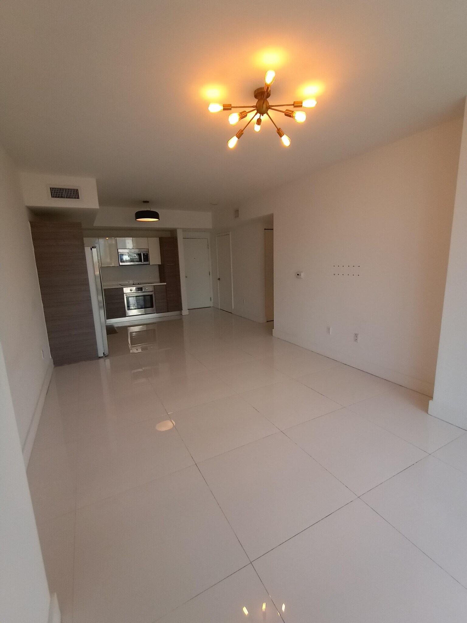 Building Photo - 1010 SW 2nd Ave