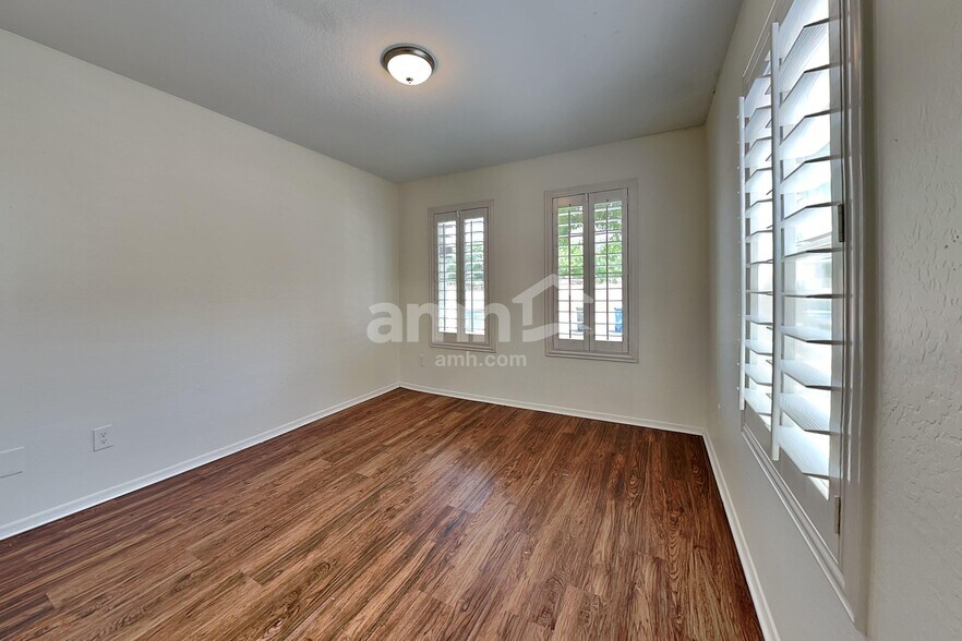 Building Photo - 7923 W Payson Rd