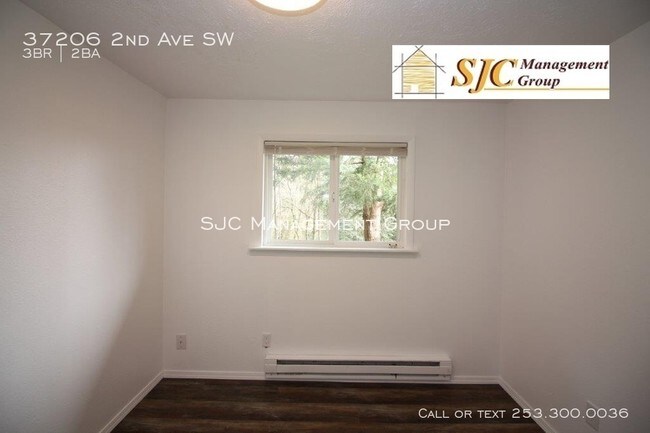 Building Photo - Three Bedroom Plus Finished Basement