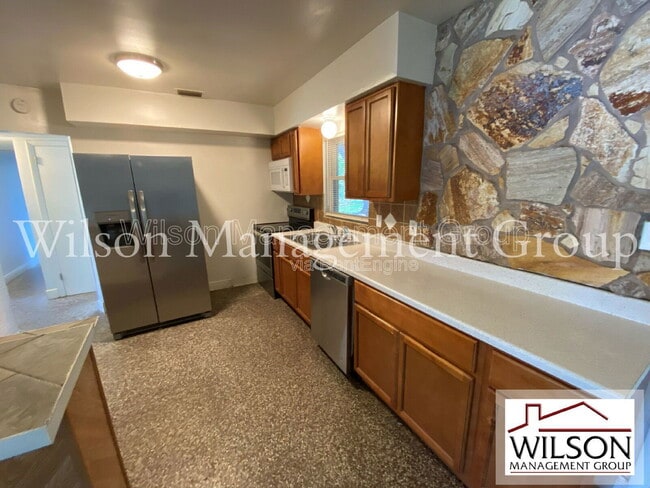 Building Photo - 2606 Aloma Ave