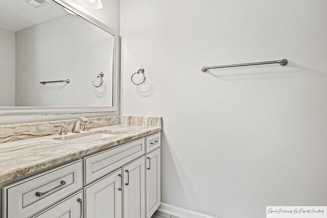 Building Photo - RESORT LIVING IN DESIRABLE SALUDA RIVER CLUB