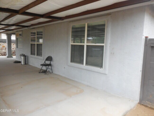 Building Photo - 356 Jardin Bello Ave