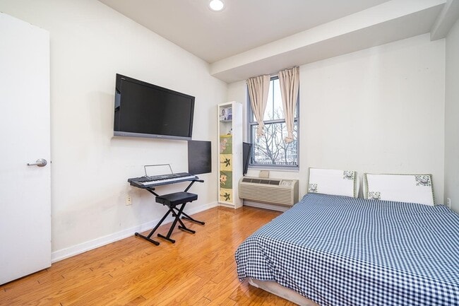 Building Photo - 149 Essex St