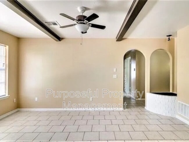 Building Photo - 809 Meadowgreen Dr