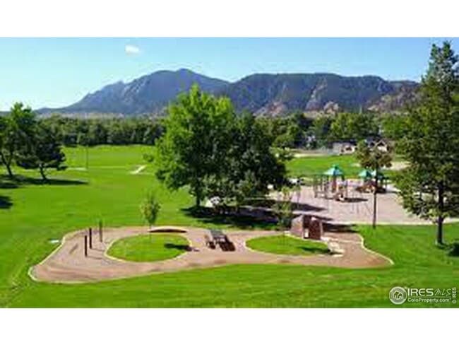 Building Photo - Bright & Beautiful 2-Level Condo in NoBo, available June 5th