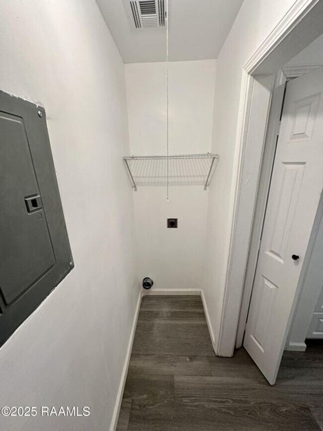 Building Photo - 216 Marigny Cir