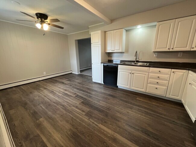 Building Photo - 1209 Rosewood Dr NE