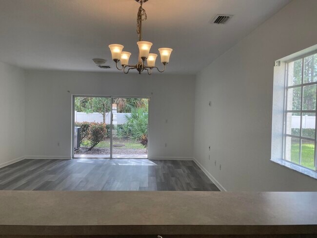 Building Photo - 5024 SE Mariner Garden Cir