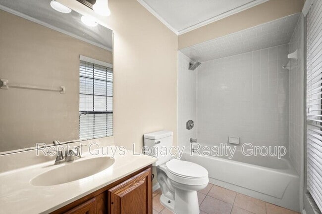 Building Photo - 3956 Hollows Dr