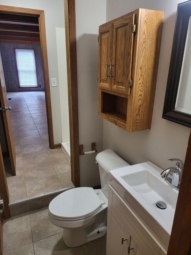 Building Photo - Very large 4 bedroom ranch in Donelson, TN...