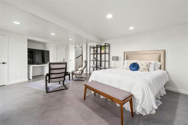 Building Photo - 1000 Redbud Trail