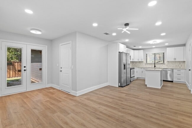 Building Photo - 100 Park Cir