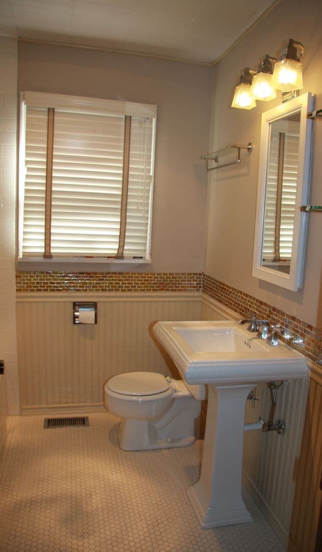 Building Photo - 2bd/1ba Seattle House