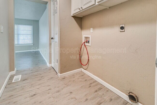 Building Photo - 120 N Ranchwood Blvd