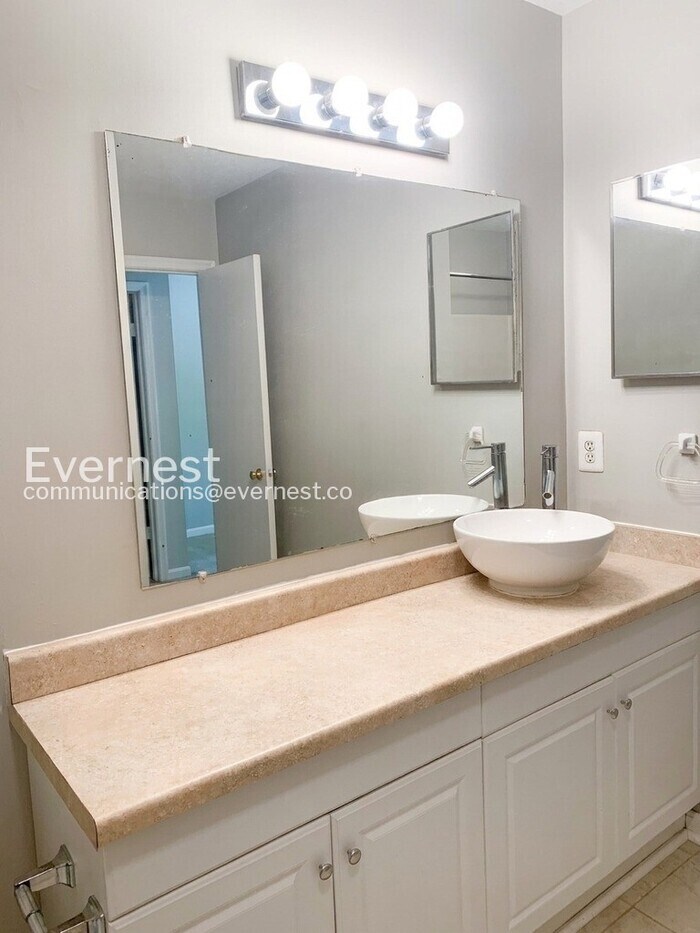 Building Photo - 15375 Inlet Pl