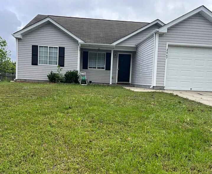 Primary Photo - 2467 Stratford Lake Rd