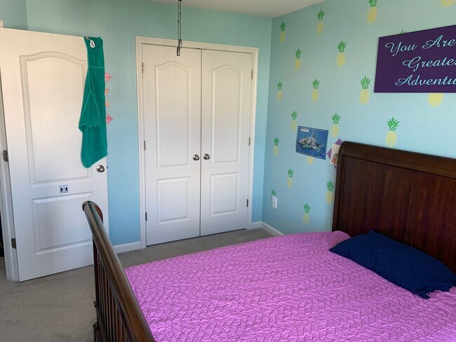 Building Photo - COLONIAL FORGE TOWNHOUSE - STAFFORD (END U...