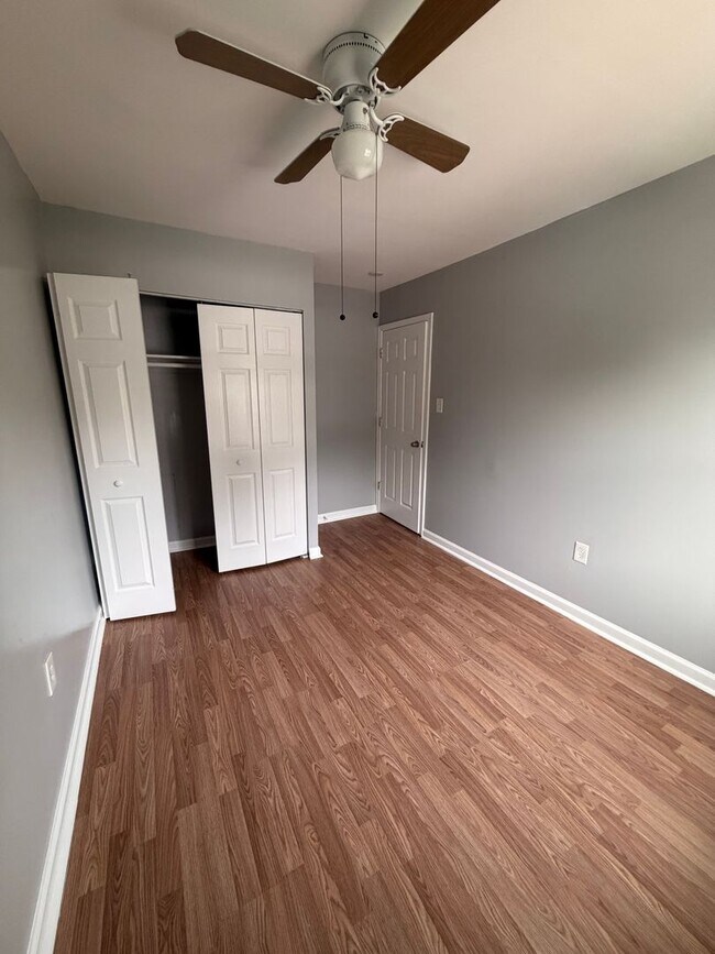 Building Photo - 710 Sequoia Dr