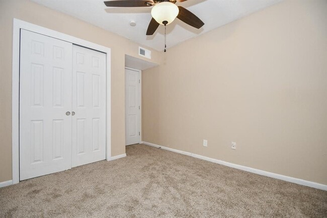 Building Photo - 2832 S Bartell Dr
