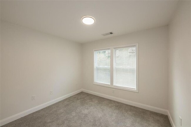 Building Photo - 2027 Lois Pl NW