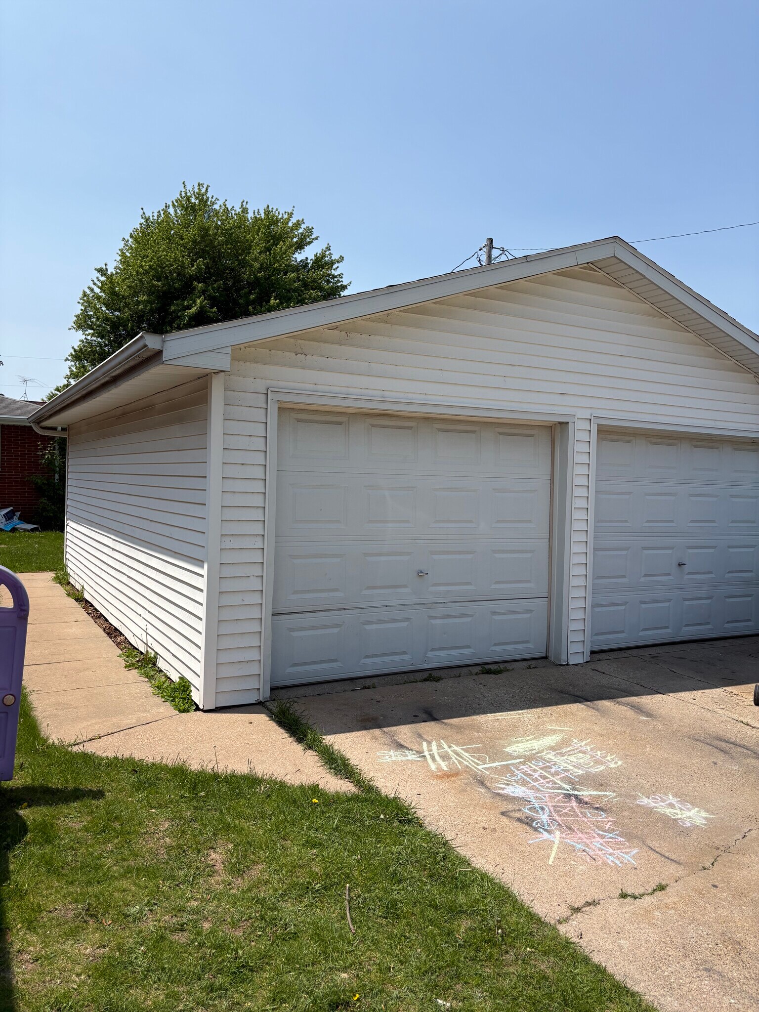 Building Photo - 2520 E Newberry St