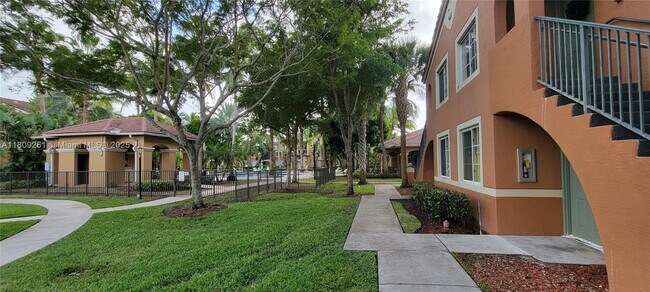 Primary Photo - 8000 N Nob Hill Rd